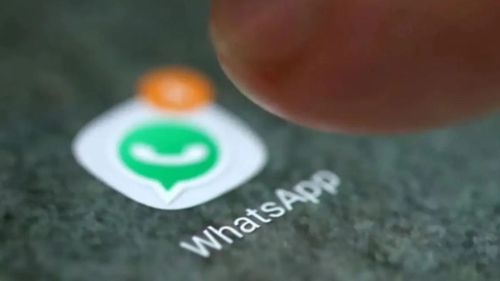 WhatsApp Android Might Soon Get New Interface With White Top Bar